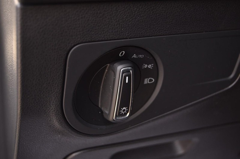 Volkswagen Tiguan Vehicle Image 11