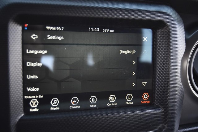 Jeep Wrangler Vehicle Image 11