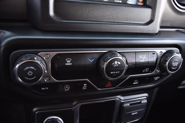 Jeep Wrangler Vehicle Image 12