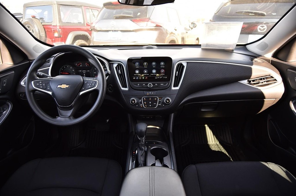 Chevrolet Malibu Vehicle Full-screen Gallery Image 7
