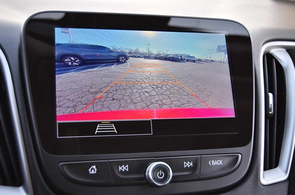 Chevrolet Malibu Vehicle Full-screen Gallery Image 11