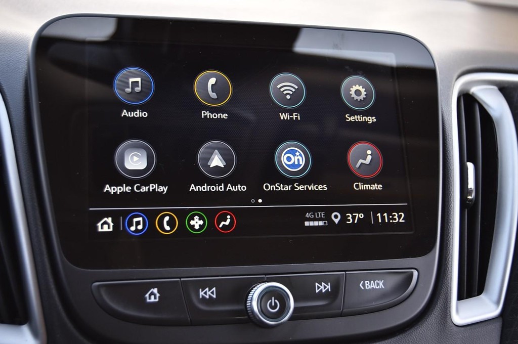 Chevrolet Malibu Vehicle Full-screen Gallery Image 12
