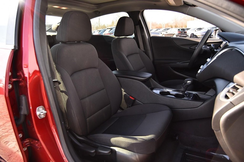 Chevrolet Malibu Vehicle Full-screen Gallery Image 19
