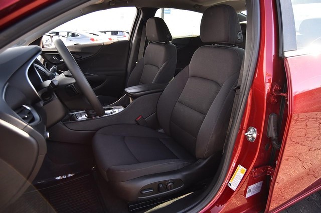 Chevrolet Malibu Vehicle Image 18