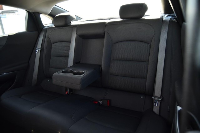 Chevrolet Malibu Vehicle Image 21