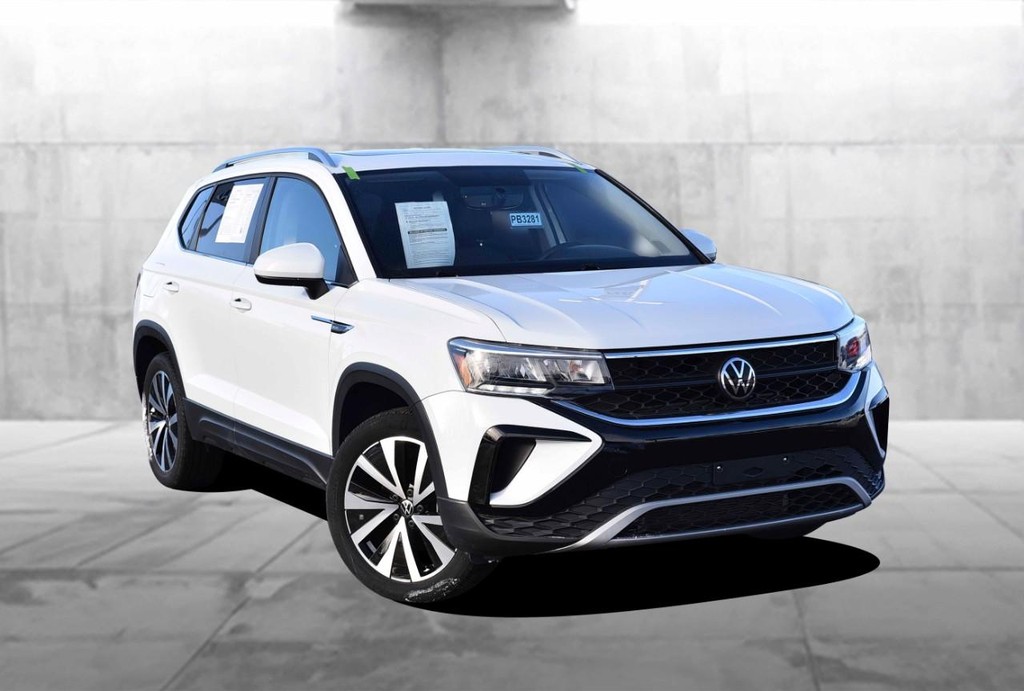 Volkswagen Taos Vehicle Full-screen Gallery Image 2