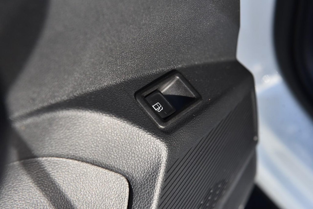 Volkswagen Taos Vehicle Full-screen Gallery Image 9