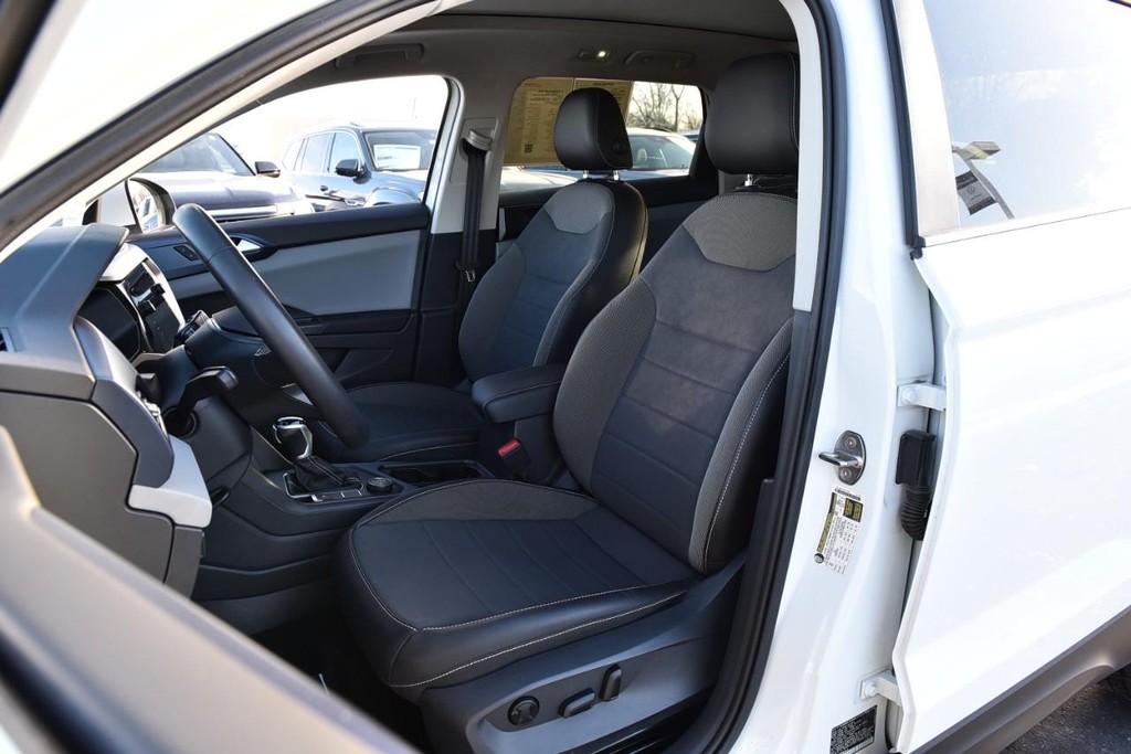 Volkswagen Taos Vehicle Full-screen Gallery Image 19