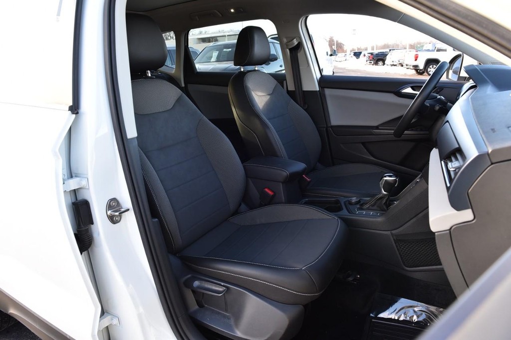 Volkswagen Taos Vehicle Full-screen Gallery Image 20