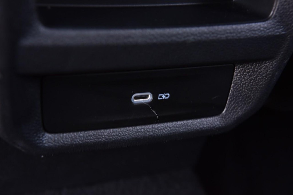 Volkswagen Taos Vehicle Full-screen Gallery Image 24