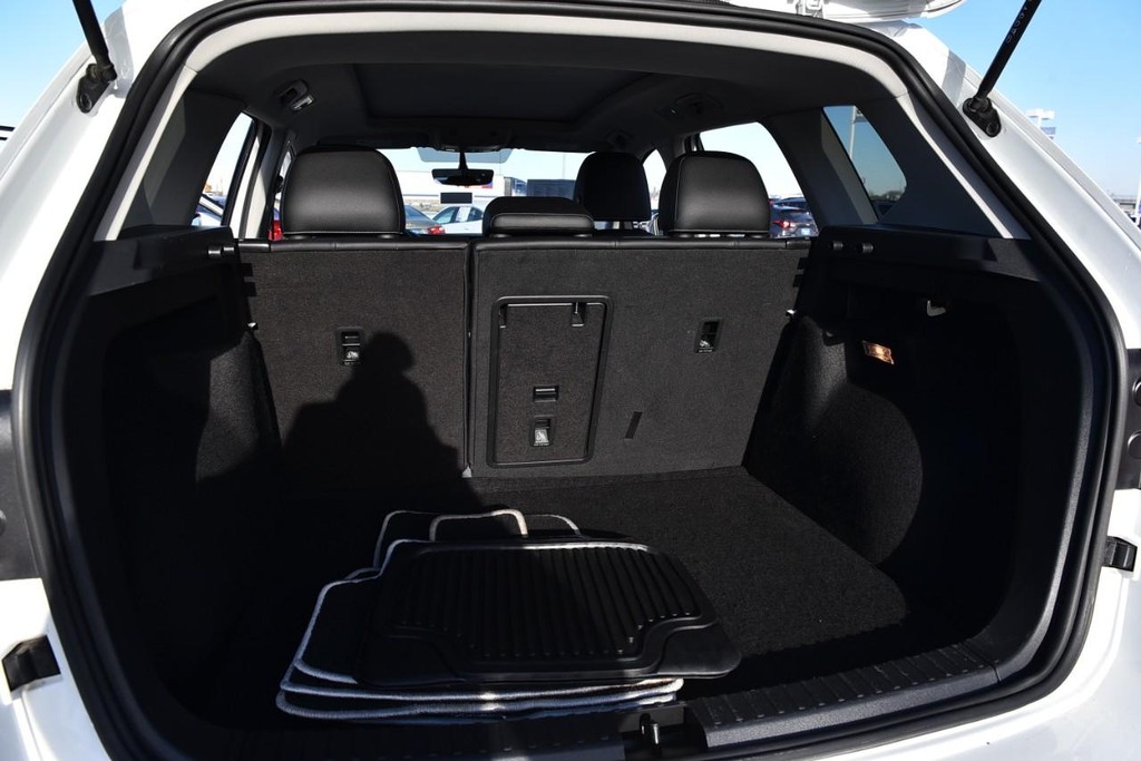 Volkswagen Taos Vehicle Full-screen Gallery Image 25