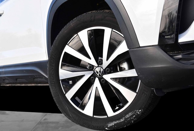 Volkswagen Taos Vehicle Image 03