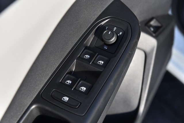 Volkswagen Taos Vehicle Image 08