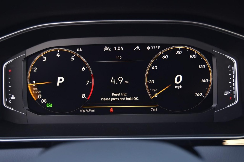 Volkswagen Jetta GLI Vehicle Full-screen Gallery Image 12