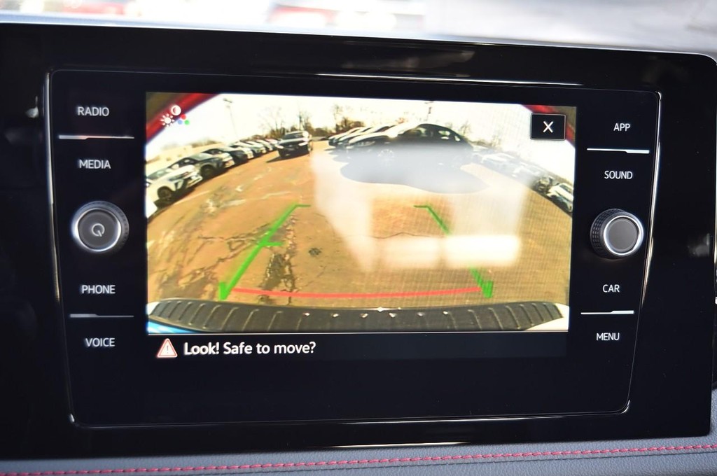 Volkswagen Jetta GLI Vehicle Full-screen Gallery Image 13