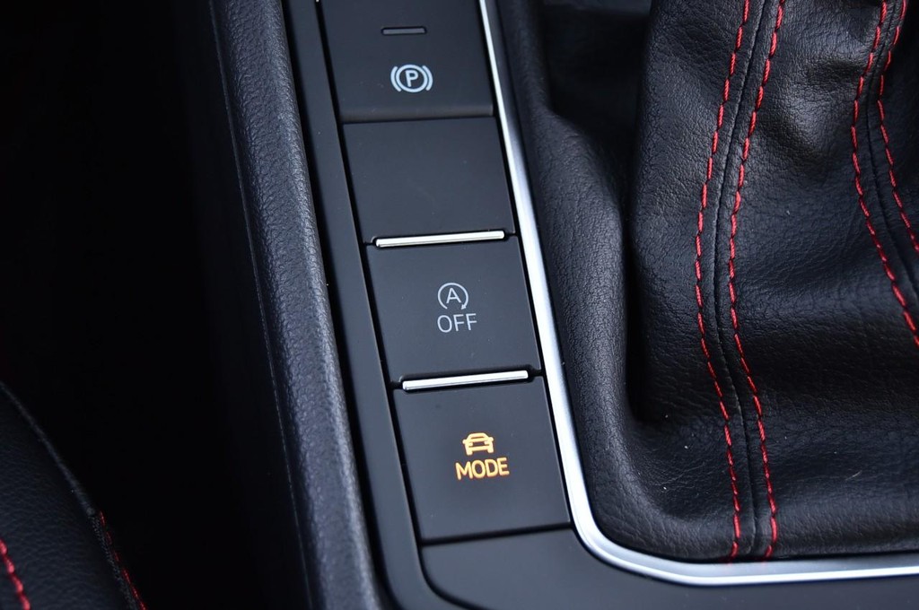 Volkswagen Jetta GLI Vehicle Full-screen Gallery Image 18