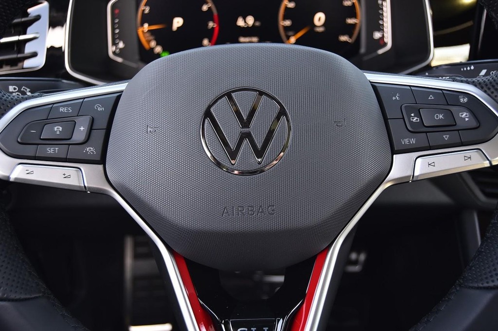 Volkswagen Jetta GLI Vehicle Full-screen Gallery Image 19