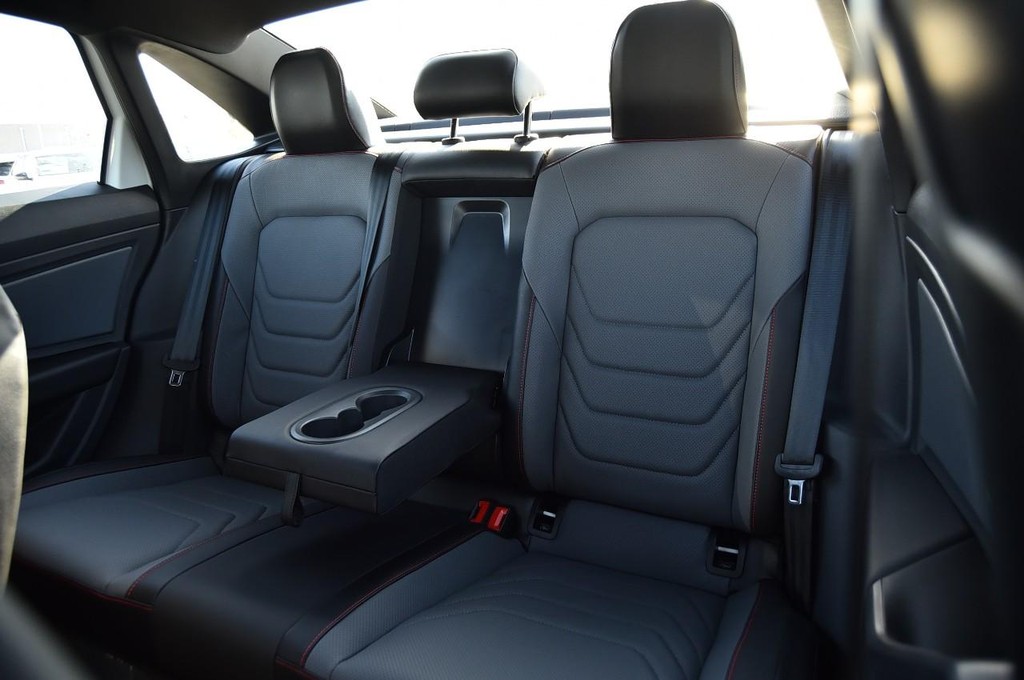 Volkswagen Jetta GLI Vehicle Full-screen Gallery Image 23