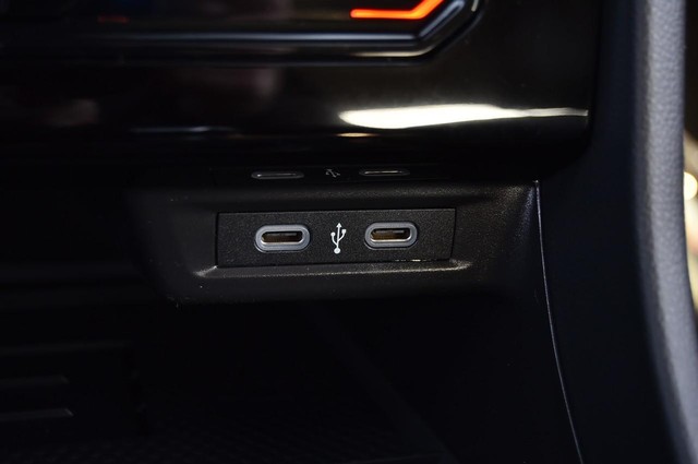 Volkswagen Jetta GLI Vehicle Image 16