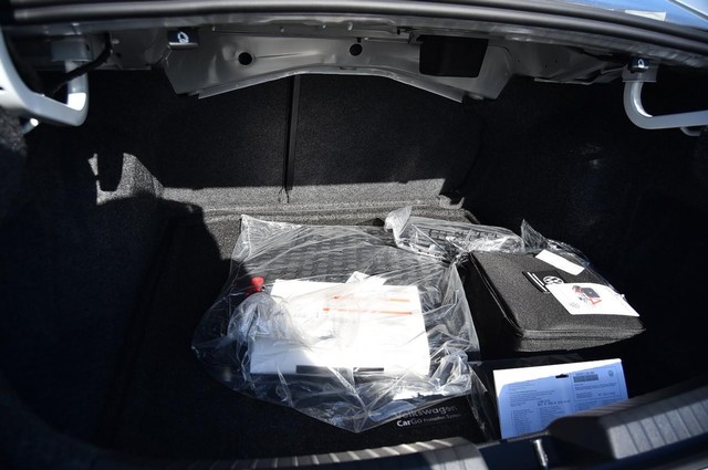 Volkswagen Jetta GLI Vehicle Image 24