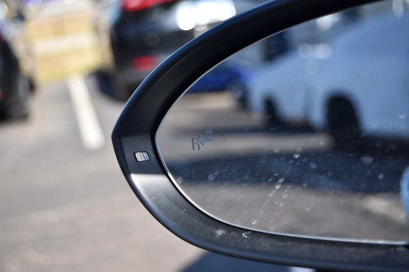 Volkswagen Jetta GLI Vehicle Image 10