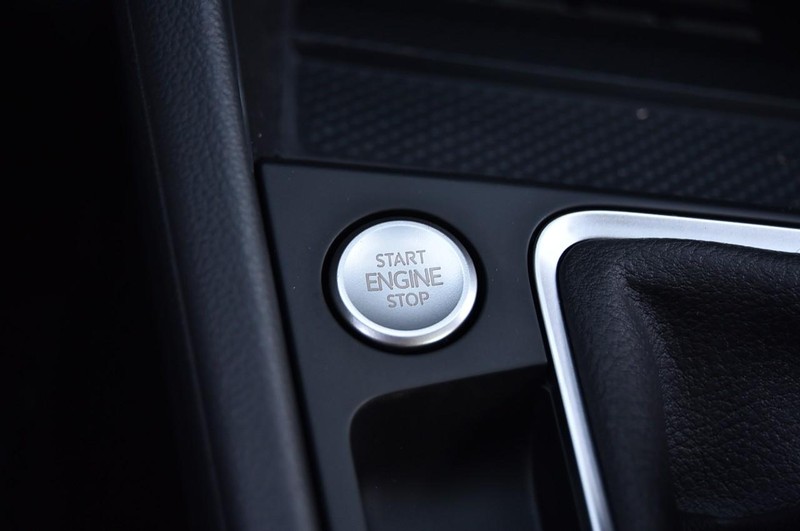 Volkswagen Jetta GLI Vehicle Image 17