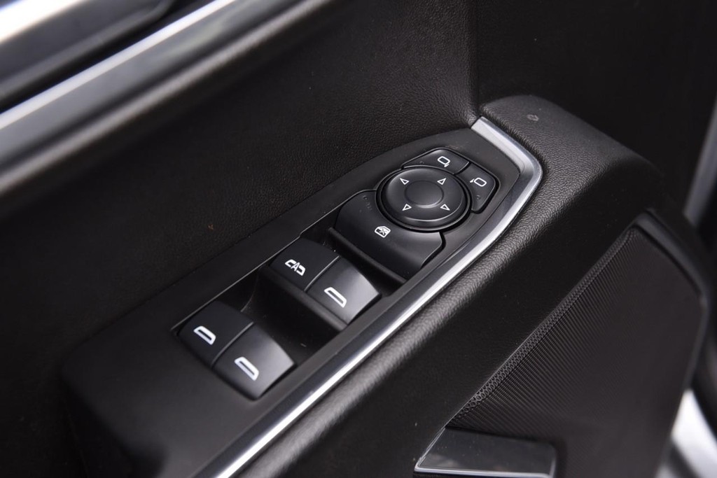 Chevrolet Silverado 1500 Vehicle Full-screen Gallery Image 9