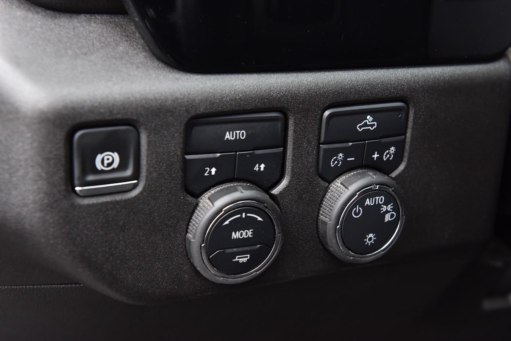 Chevrolet Silverado 1500 Vehicle Full-screen Gallery Image 10