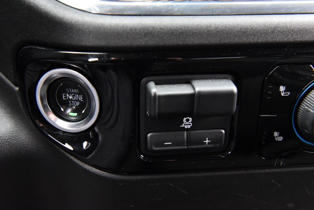 Chevrolet Silverado 1500 Vehicle Full-screen Gallery Image 15