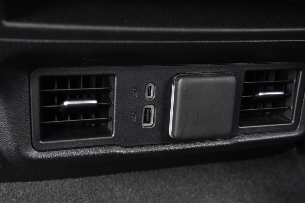 Chevrolet Silverado 1500 Vehicle Full-screen Gallery Image 21