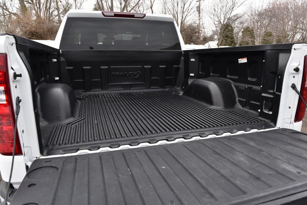 Chevrolet Silverado 1500 Vehicle Full-screen Gallery Image 7