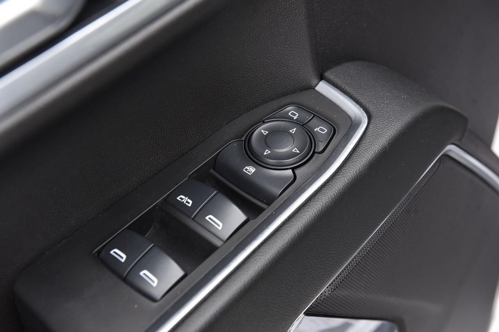 Chevrolet Silverado 1500 Vehicle Full-screen Gallery Image 9