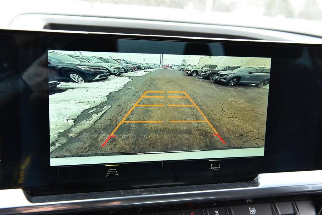 Chevrolet Silverado 1500 Vehicle Full-screen Gallery Image 12