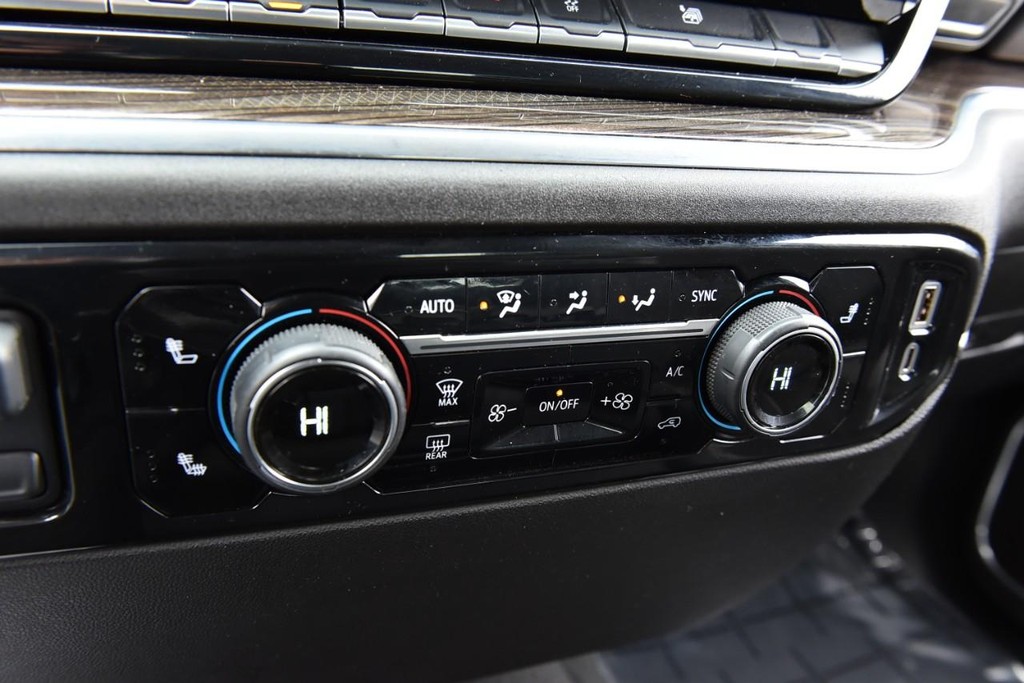 Chevrolet Silverado 1500 Vehicle Full-screen Gallery Image 14