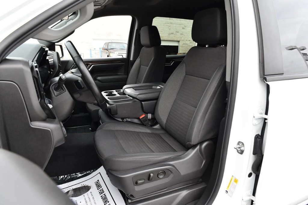 Chevrolet Silverado 1500 Vehicle Full-screen Gallery Image 17