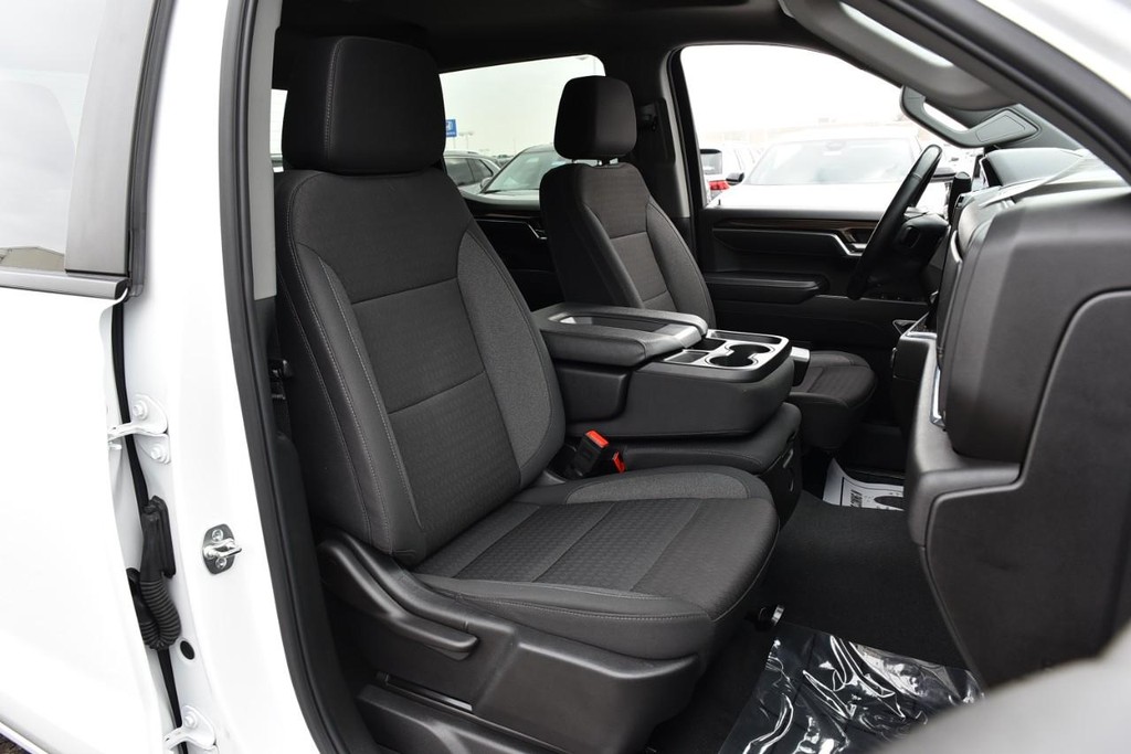 Chevrolet Silverado 1500 Vehicle Full-screen Gallery Image 18