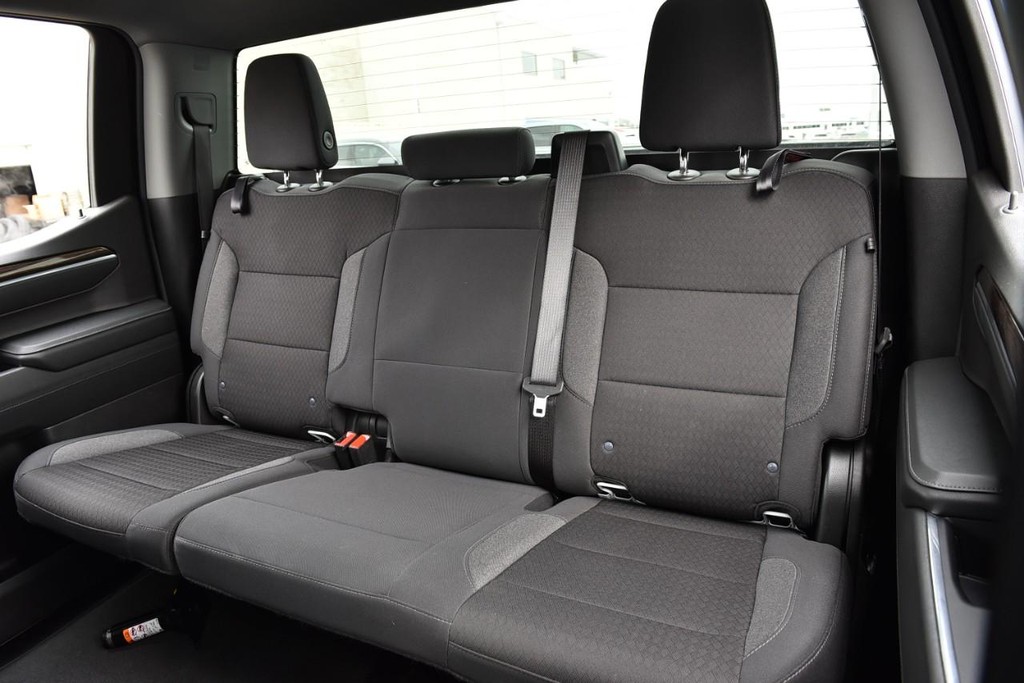 Chevrolet Silverado 1500 Vehicle Full-screen Gallery Image 19