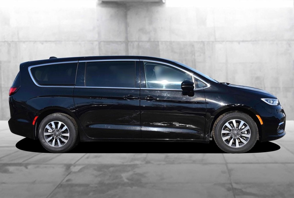 Chrysler Pacifica Vehicle Full-screen Gallery Image 5