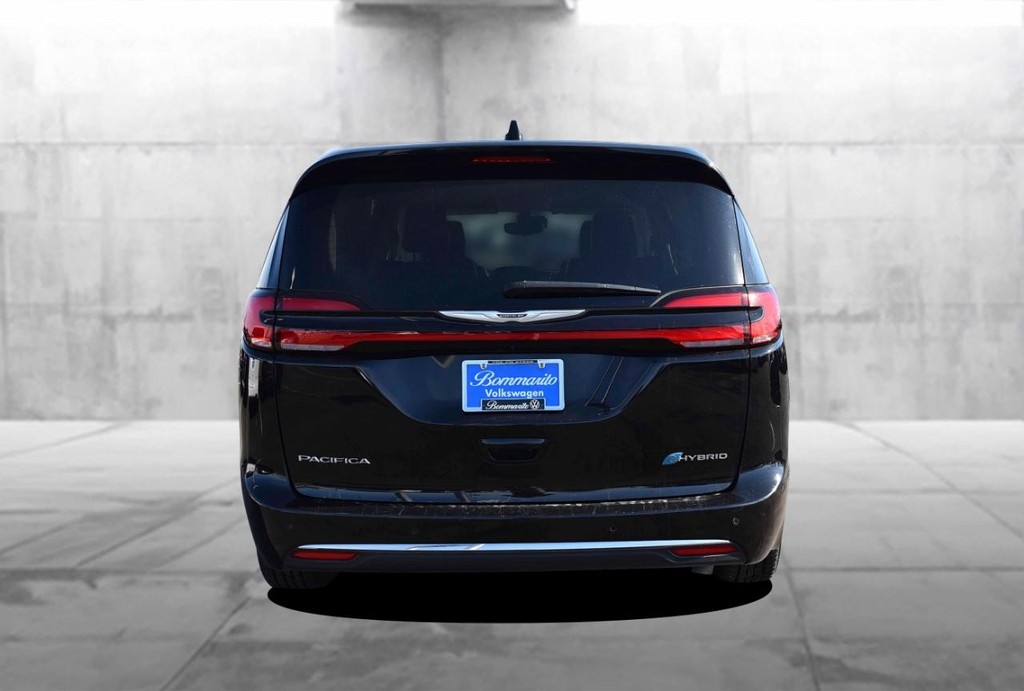 Chrysler Pacifica Vehicle Full-screen Gallery Image 6