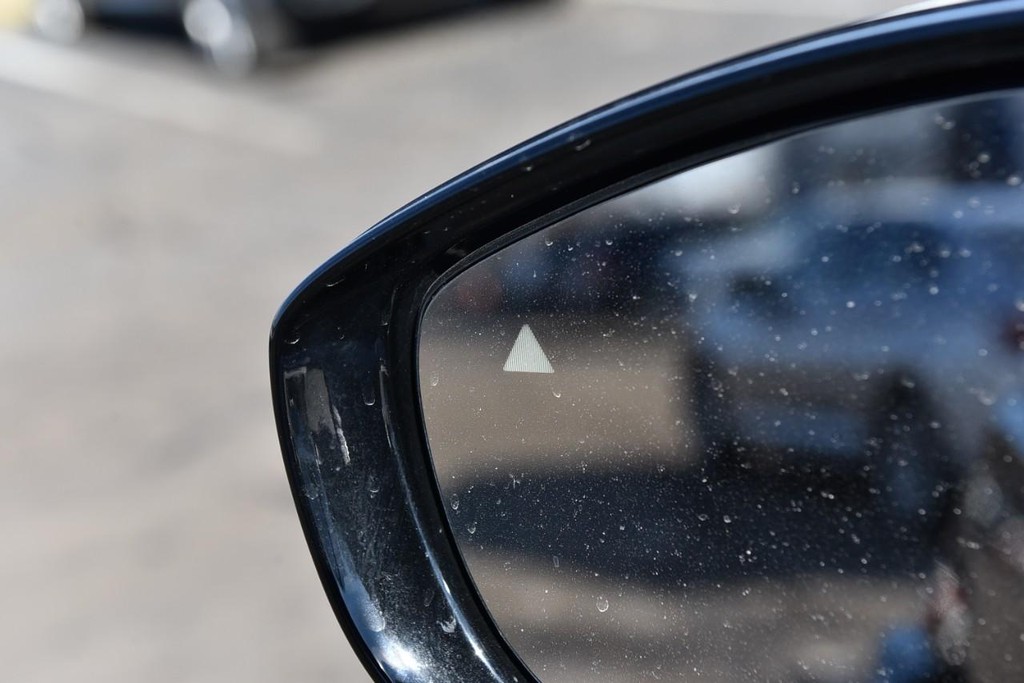 Chrysler Pacifica Vehicle Full-screen Gallery Image 10