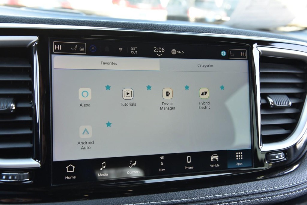 Chrysler Pacifica Vehicle Full-screen Gallery Image 14