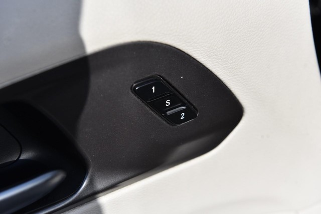 Chrysler Pacifica Vehicle Image 09