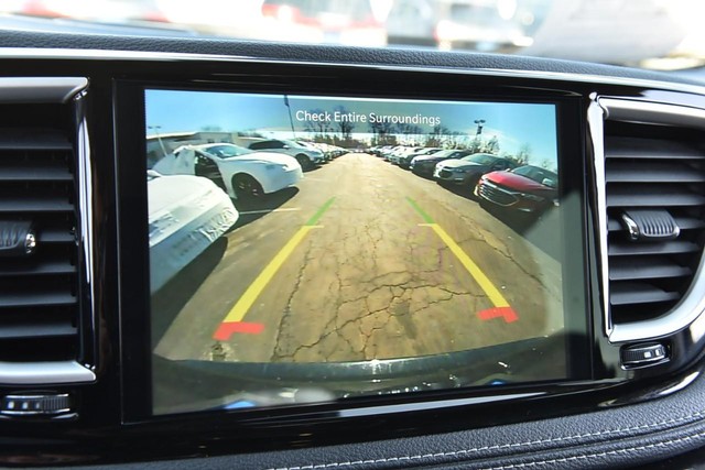 Chrysler Pacifica Vehicle Image 13