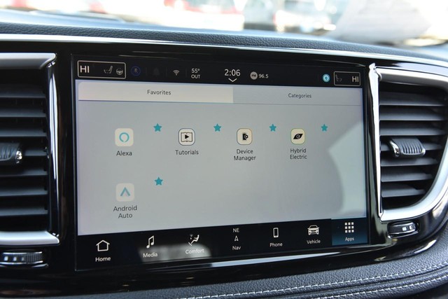 Chrysler Pacifica Vehicle Image 14