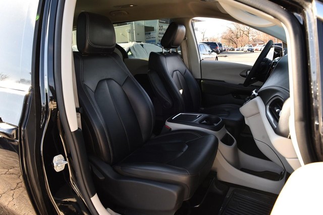 Chrysler Pacifica Vehicle Image 20