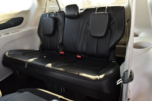 Chrysler Pacifica Vehicle Image 24