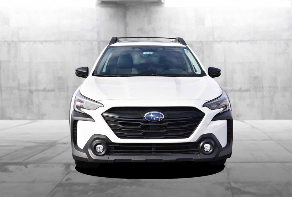 Subaru Outback Vehicle Full-screen Gallery Image 4