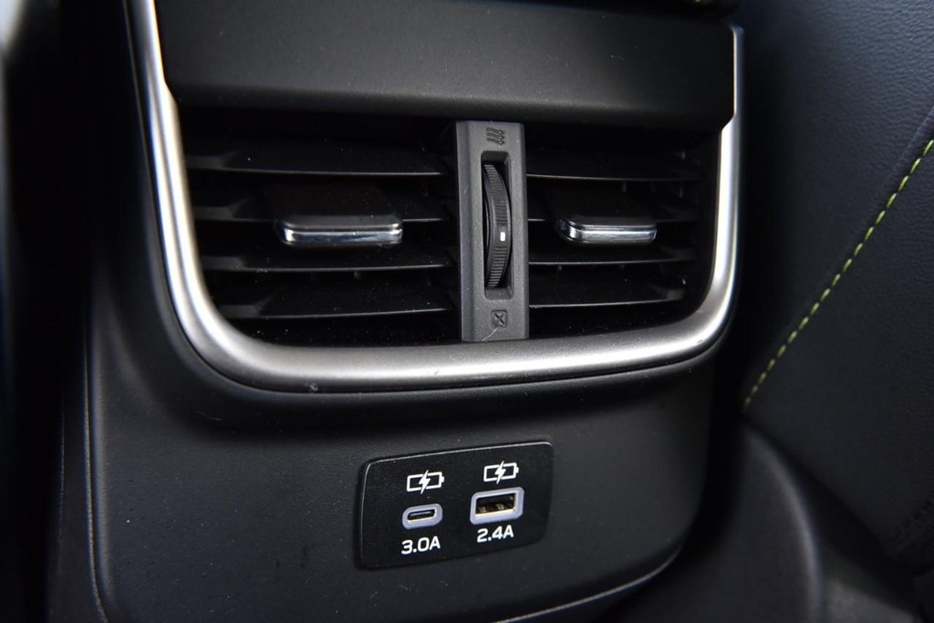 Subaru Outback Vehicle Full-screen Gallery Image 23