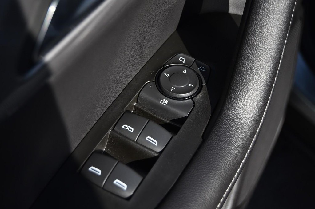 Chevrolet Blazer Vehicle Full-screen Gallery Image 8