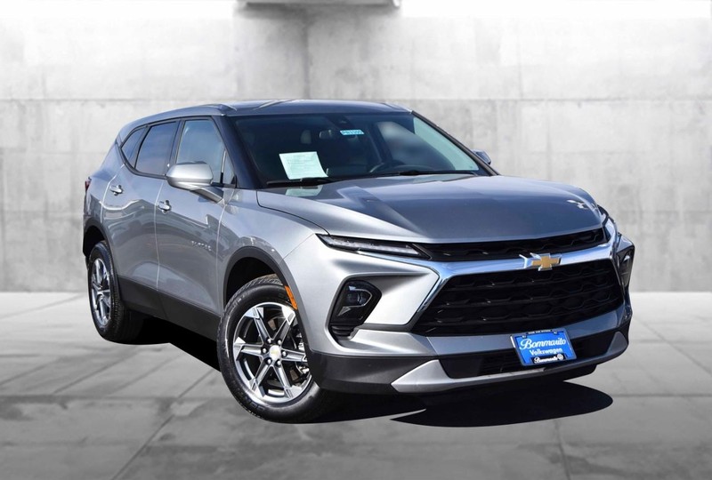 Chevrolet Blazer Vehicle Image 02